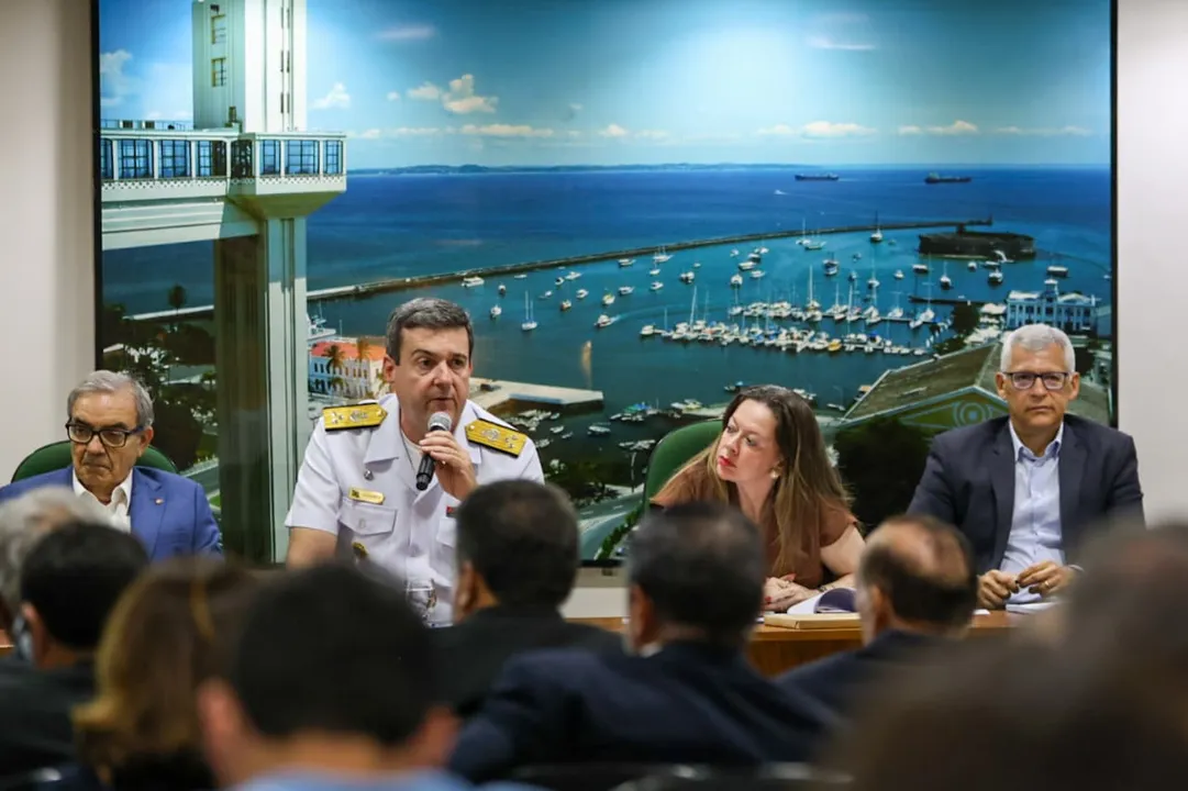 Vice-almirante da Marinha, Gustavo Garriga, apresentou detalhes do ARAMUSS 2025 para membros da ACB.