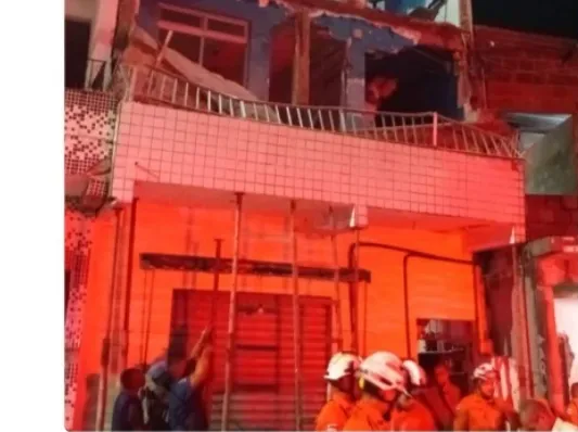 Casa onde laje caiu no bairro Mata Escura, em Salvador