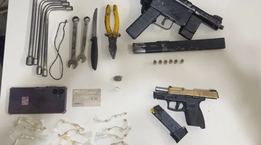 Material encontrado com os criminosos