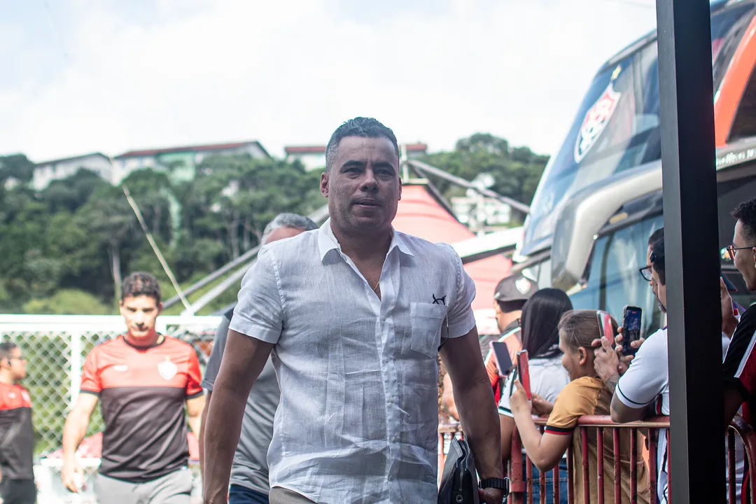 O Vitória recebe Halter e Ronald de volta para o jogo contra o Internacional, nesta quarta-feira, 5, no Barradão. Zé Marcos está suspenso.