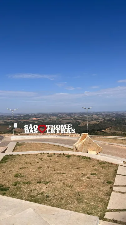 Imagem ilustrativa da imagem ETs, bruxas e lendas: cidade mineira se consolida como destino místico no Brasil