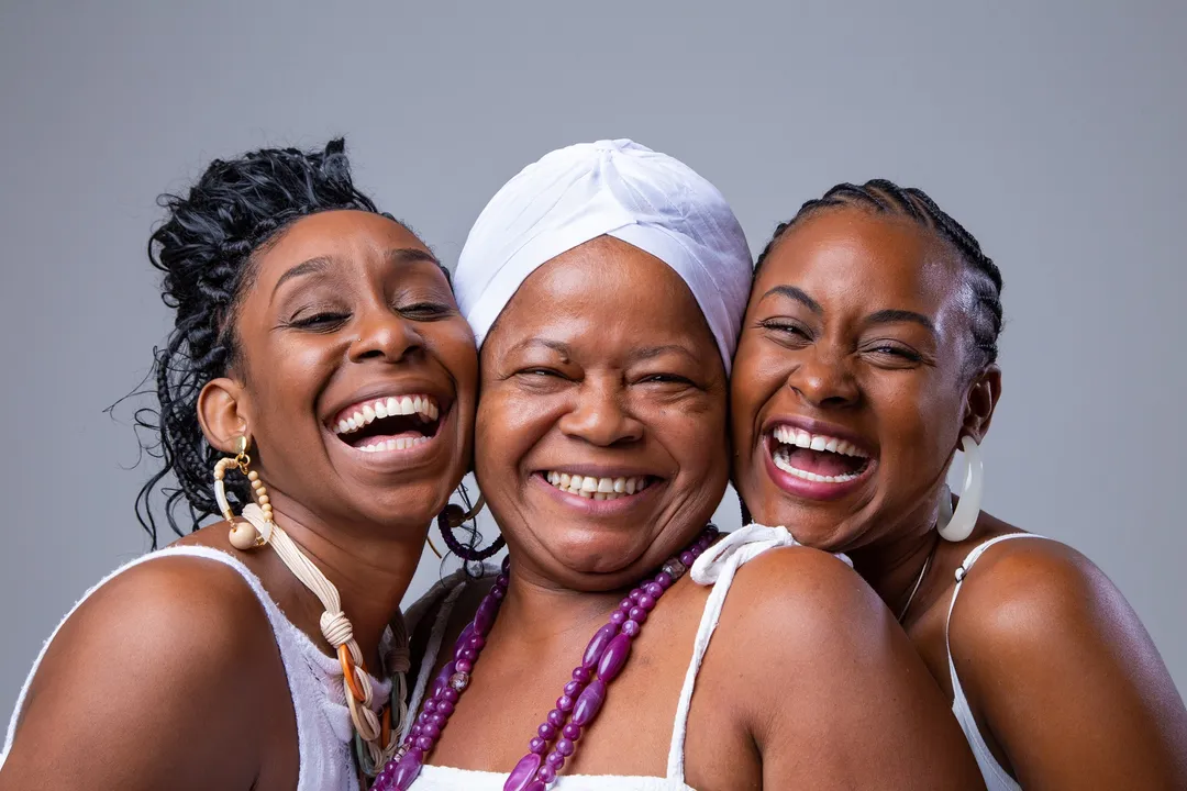 É do impulso de transformar diferentes vivências femininas em cena, que nasce a mostra Elas (En) Cena