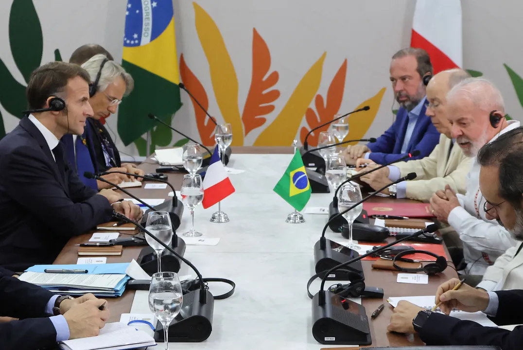 Imagem ilustrativa da imagem Entre Promessas Globais e Contradições Locais