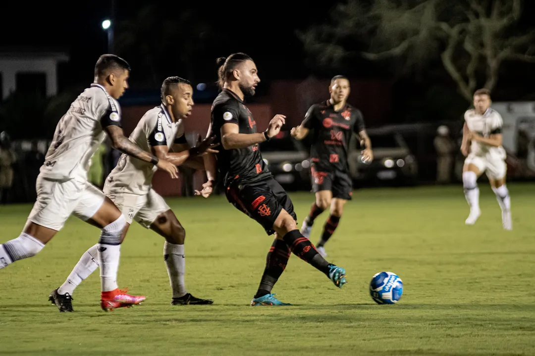 Léo Gamalho marcou o único gol de Vitória 1x0 Ceará, pela Série B de 2023