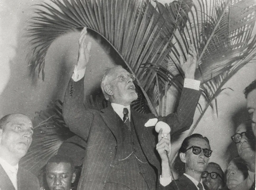 Ernesto Simões Filho discursando em Cachoeira em 1954