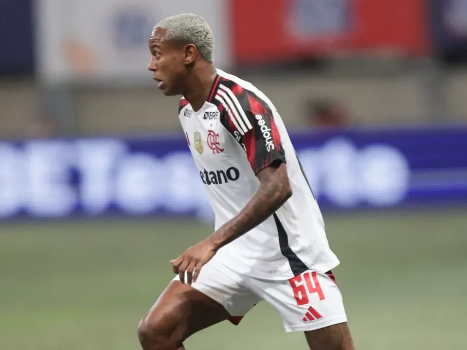 Wallace Yan em campo pelo Flamengo