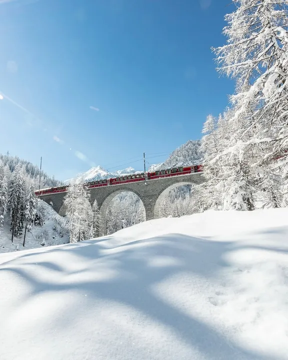 Bernina Express - ligação entre a Suíça à Itália com paisagens deslumbrantes