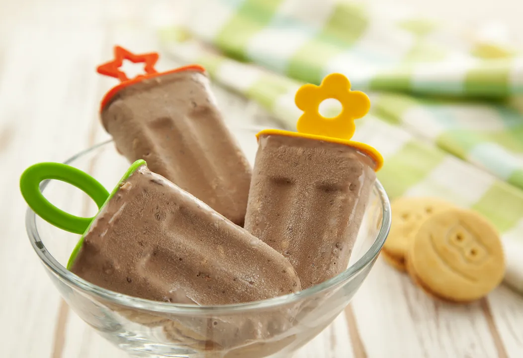 Mini Paleta Mexicana de Chocolate com Biscoito tem receita prática