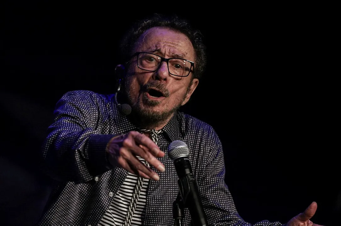 Tom Zé é celebrado com show e discussões sobre arte e pensamento brasileiro