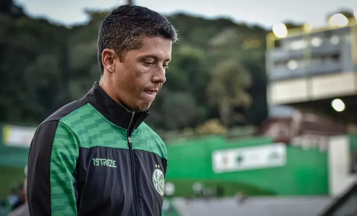 Thiago Carpini, técnico do Juventude