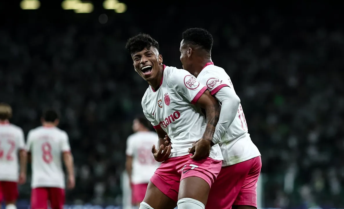 Alisson Santos comemorando gol pelo Sporting