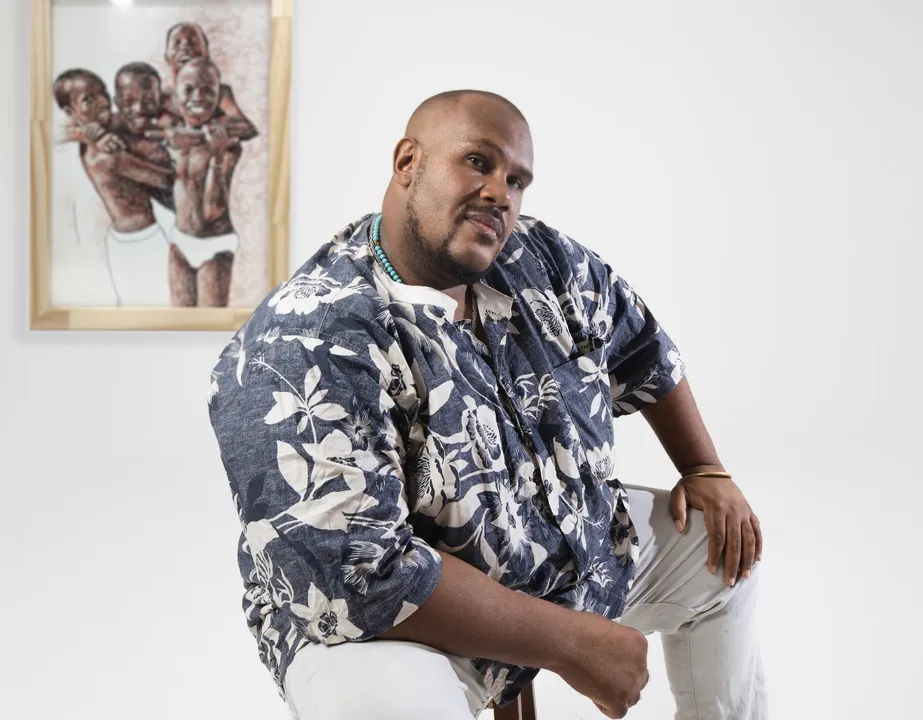 Artista plástico Elson Júnior transforma infâncias negras em arte em nova exposição