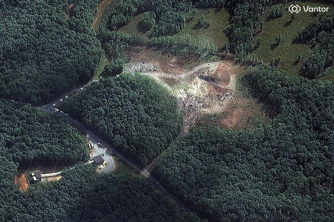 Imagens de satélite mostram o estrago após a explosão