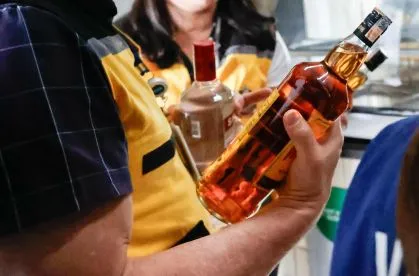 Tema tem sido objeto de discussão em razão da intoxicação por metanol depois do consumo de bebidas destiladas falsificadas,