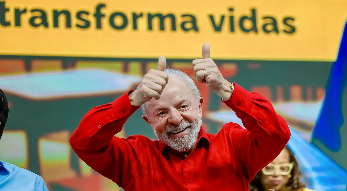 Faria Lima avalia que Lula é favorito para vencer eleições de 2026.