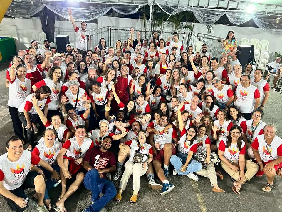 A feira reúne, há três décadas, diferentes gerações de paroquianos.