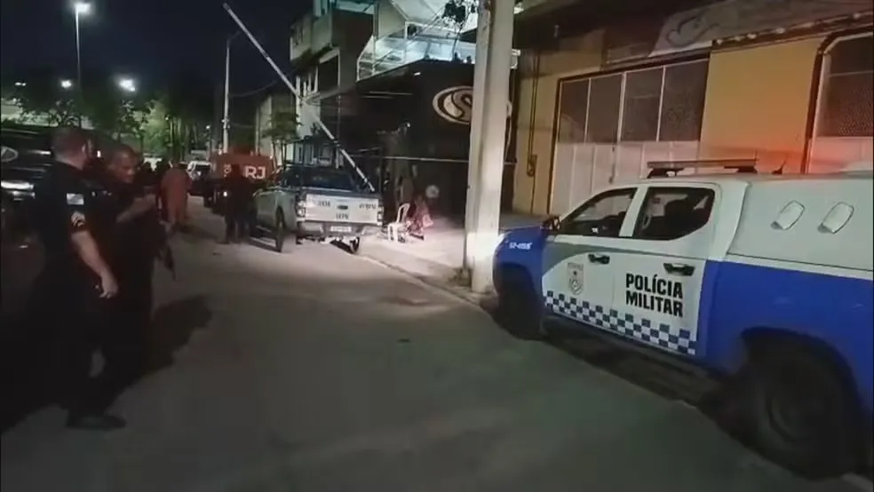 Corpos ficaram espalhados pelo salão