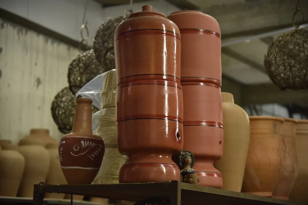Filtro de barro atravessa gerações com tradição e água de qualidade