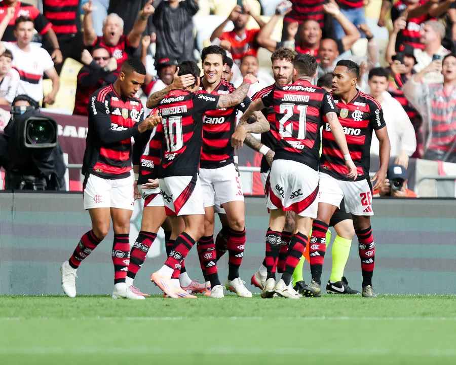 Flamengo enfrenta o Racing no Maracanã
