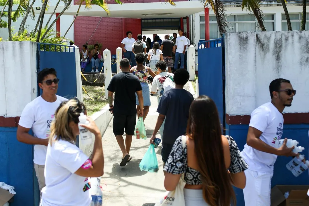 Portão da Uneb, minutos antes do fechamento dos portões