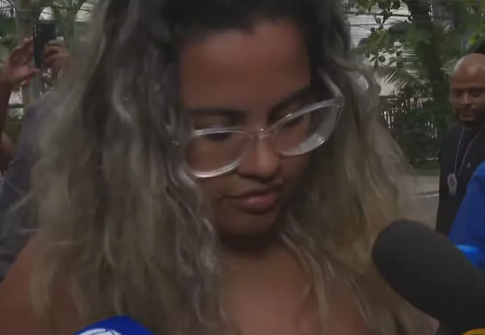 Gabrielle estava foragida desde o crime e chegou acompanhada do advogado, Diogo Macruz