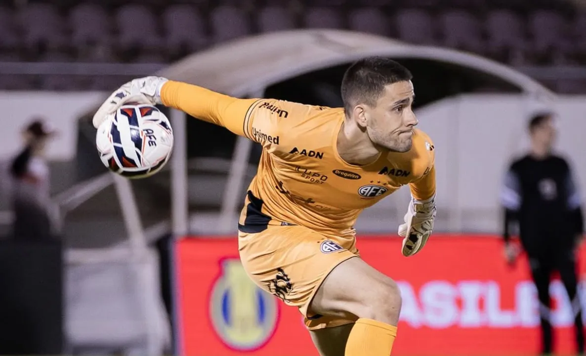 Dênis Júnior em campo pela Ferroviária