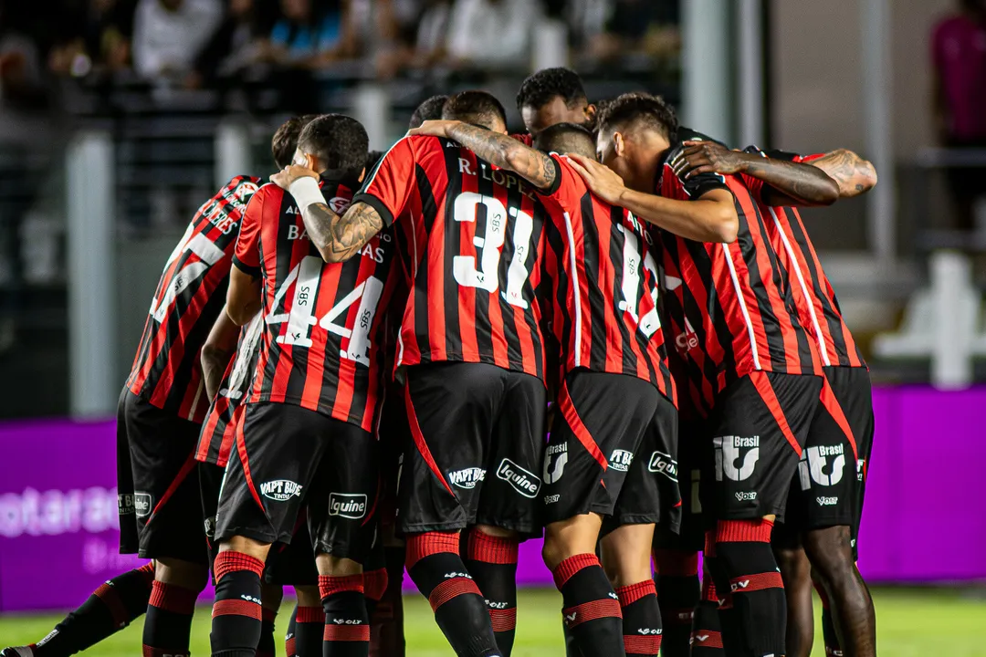 Vitória confirma cirurgia artroscópica em Fintelman após lesão no quadril