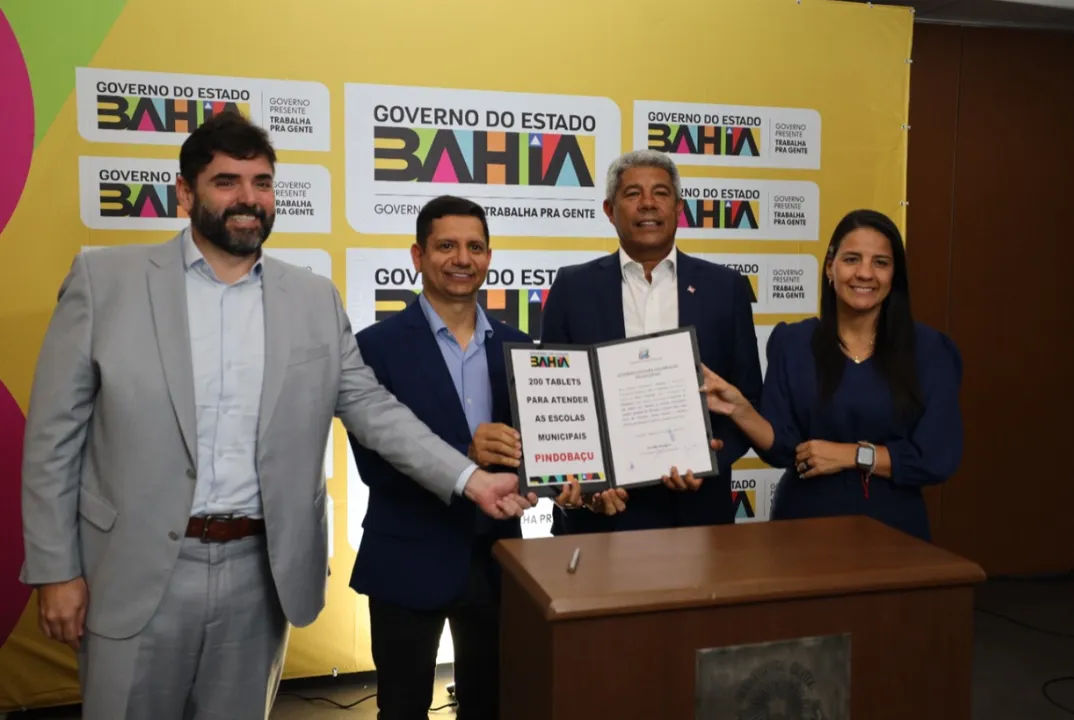 Governador Jerônimo assinou convênios com quatro municípios baianos para fortalecer a rede municipal de ensino.
