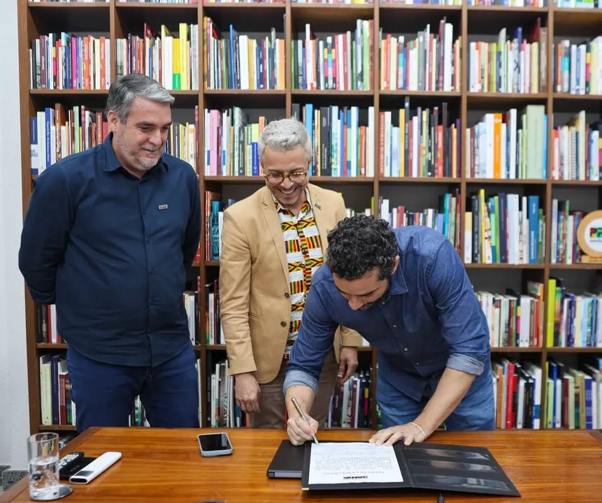 Imagem ilustrativa da imagem Governo compra 14 mil livros de editoras locais para bibliotecas públicas