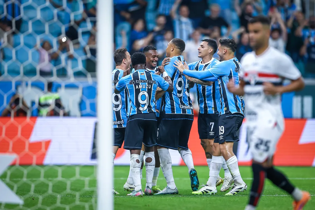 Grêmio enfrenta Bahia com elenco limitado por ausências