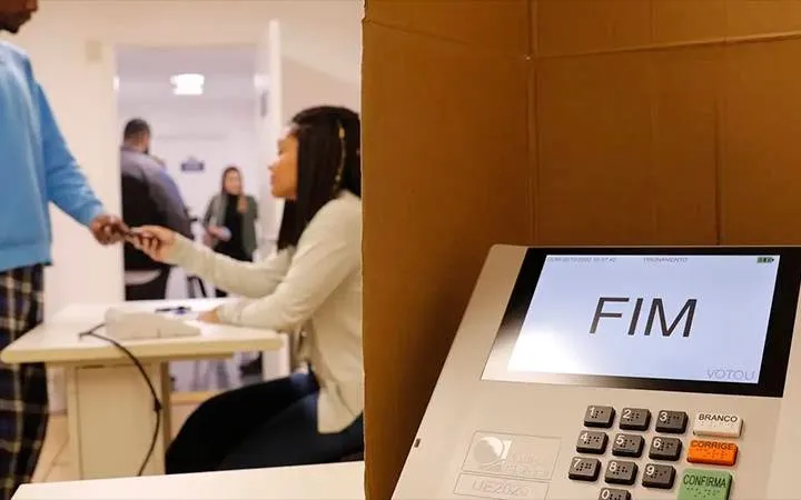 Para que esse direito seja exercido de forma plena, é essencial que o eleitor saiba o que levar no dia da votação