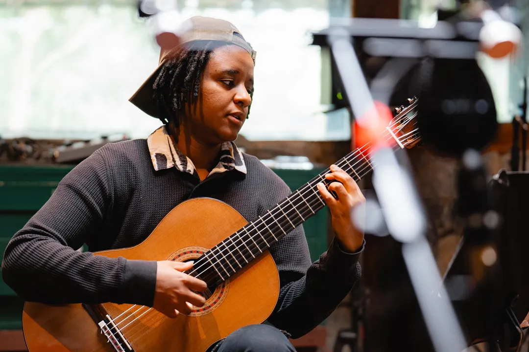 Álbum nasce de memórias afetivas e propõe uma escuta íntima, acolhedora e politicamente potente