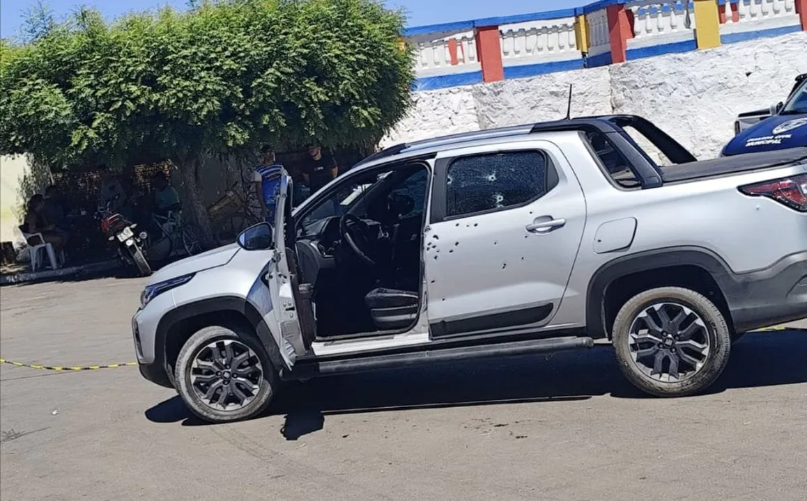 Veículo foi atingido por diversos disparos