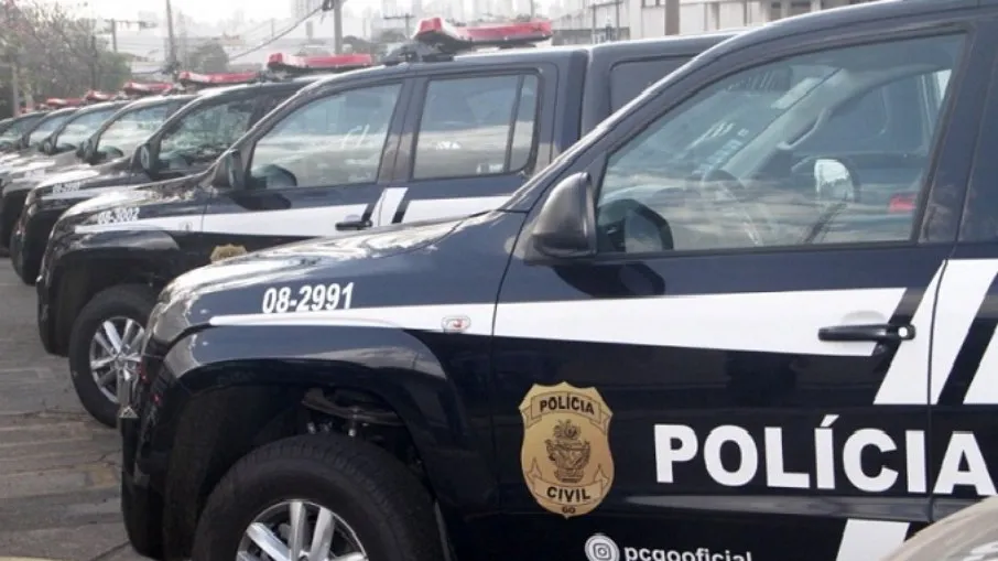 A mulher informou à polícia que tentava sair de casa há duas semanas