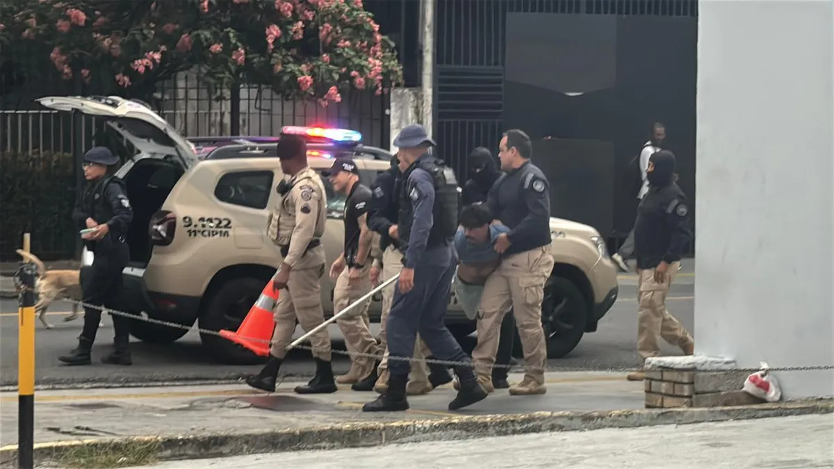 Momento da prisão do suspeito no bairro da Graça