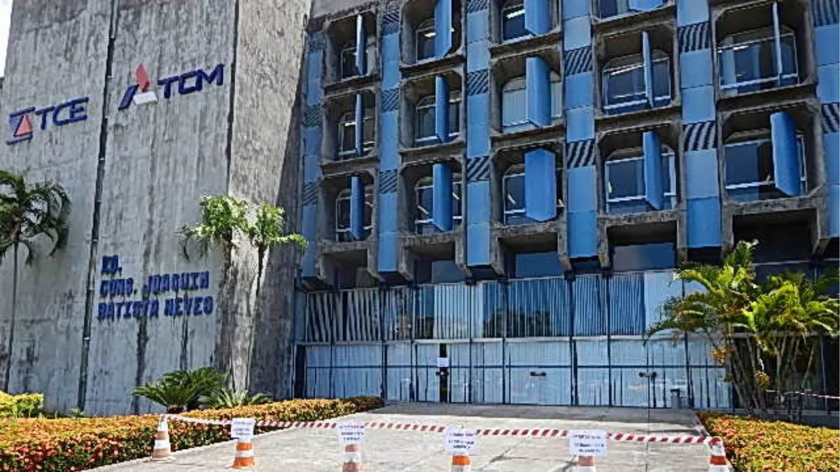 Entrada principal do TCM e TCE