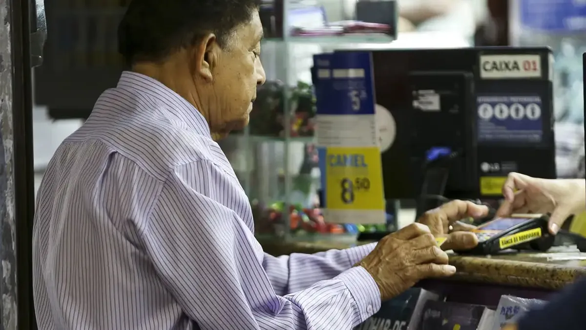 Idosos podem solicitar salários extras