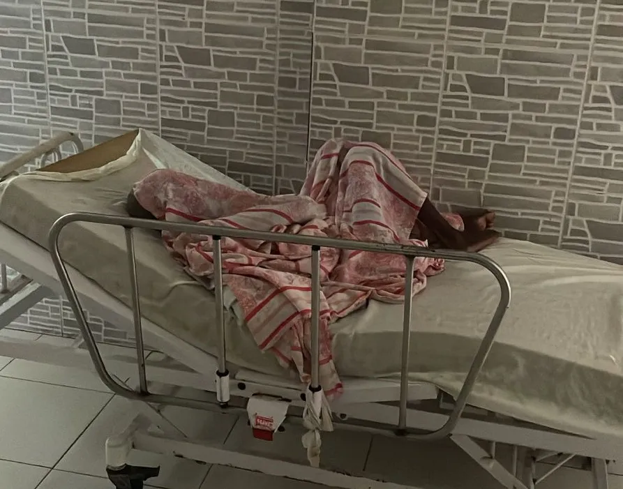 A responsável pelo abrigo, que já havia sido registrada em outros endereços anteriormente, foi presa em flagrante durante a ação