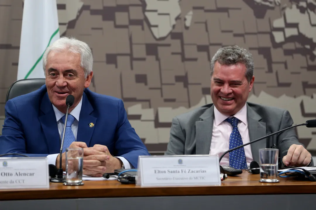 Senador Otto Alencar (à esquerda)