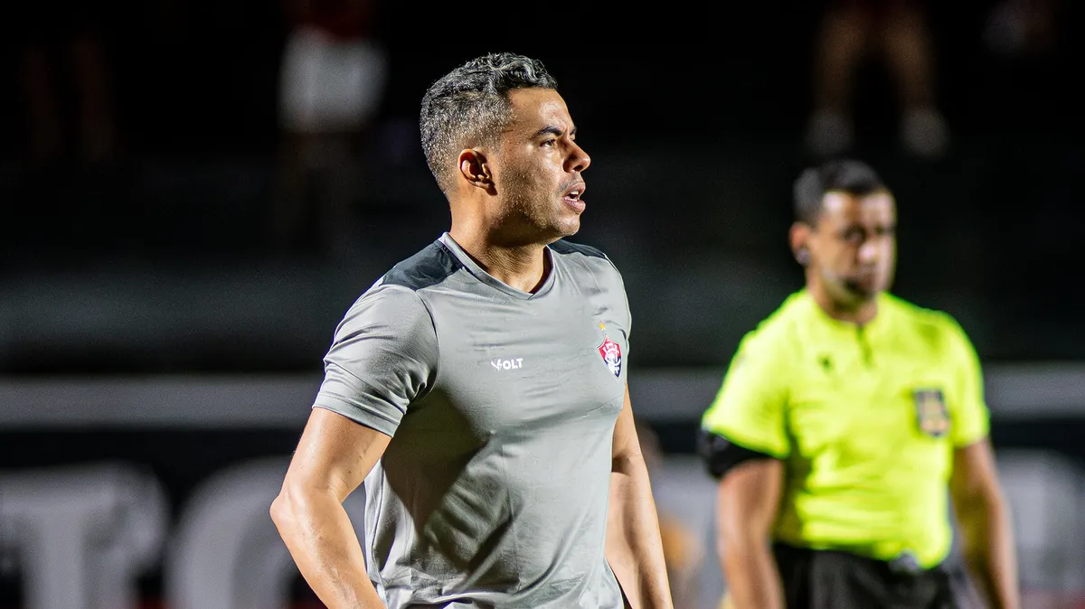 Jair Ventura, técnico do Vitória