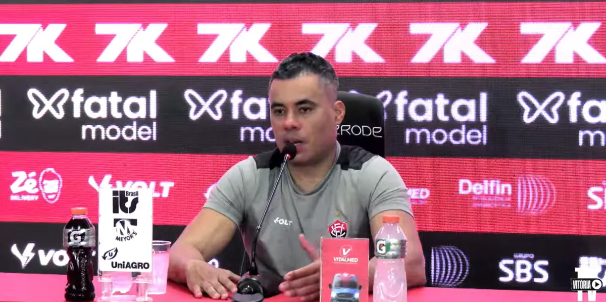 Jair Ventura durante entrevista coletiva