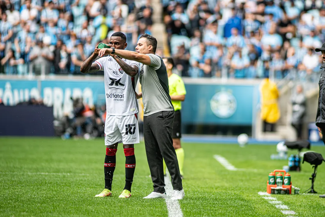 O Vitória perde mais uma e está em situação crítica no Z-4. Técnico Jair Ventura define o próximo duelo contra o Ceará como "final de Copa do Mundo" para fugir do rebaixamento.