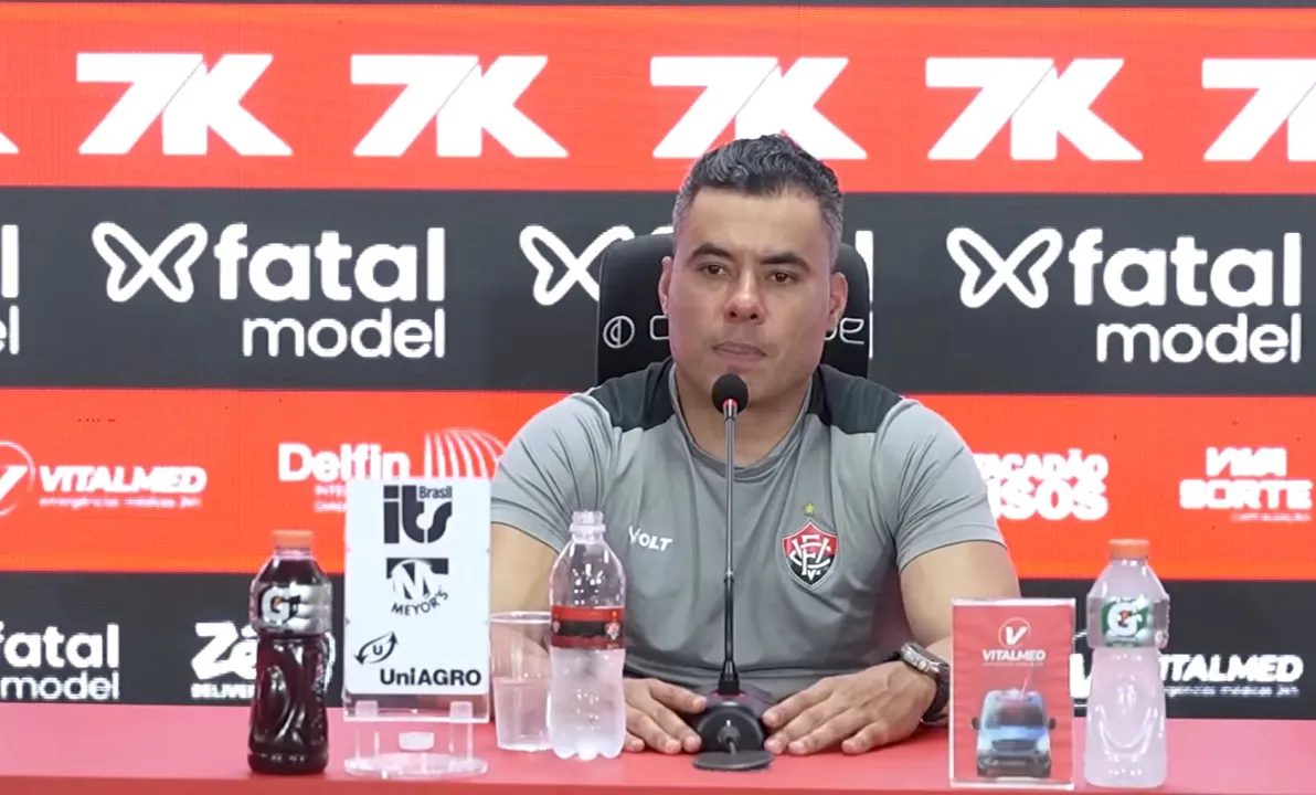 Jair Ventura, técnico do Vitória