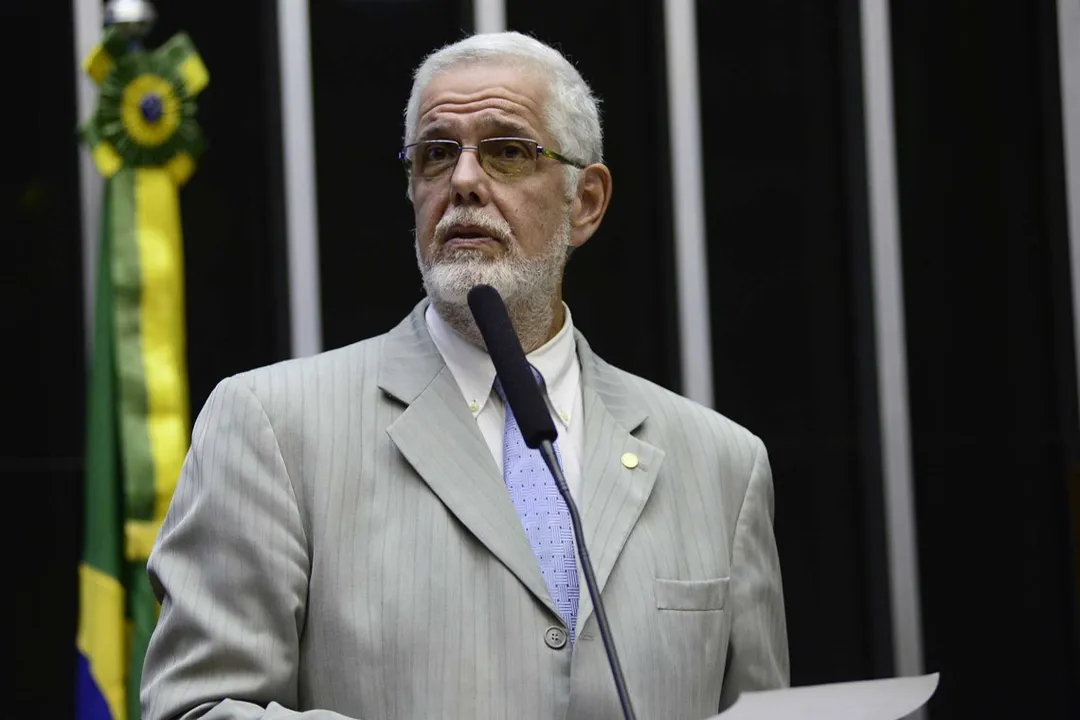Petista lembrou que aliados da oposição do governo e do próprio Maia aparecem nas investigações