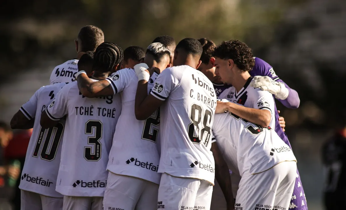 Jogadores do Vasco antes do jogo contra o Vitória