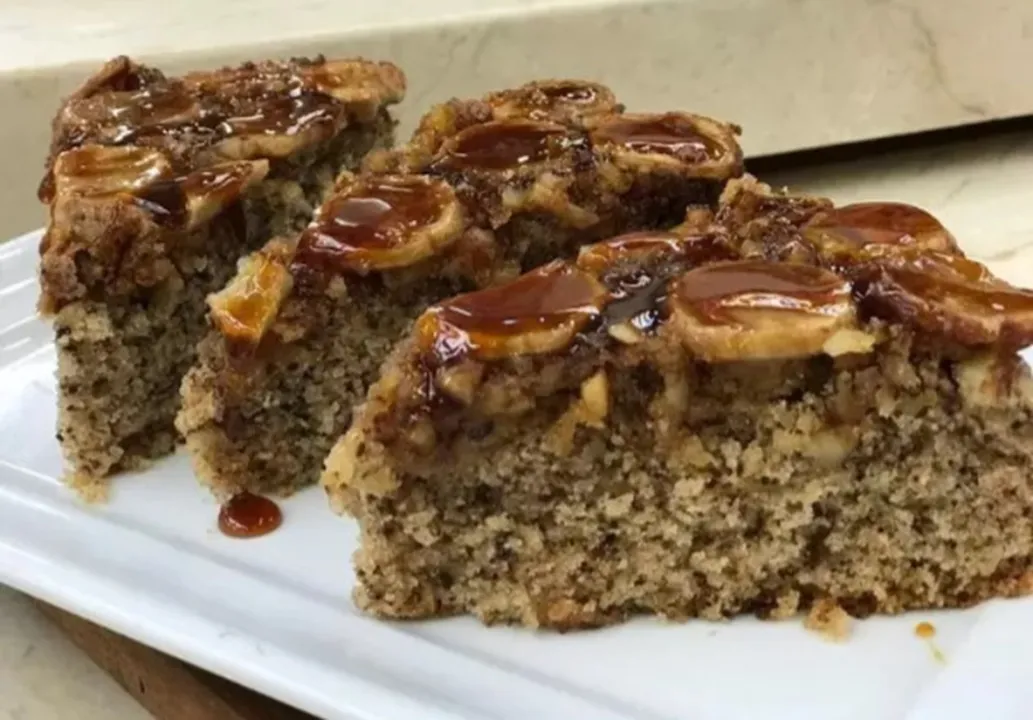 Bolo de banana com nozes