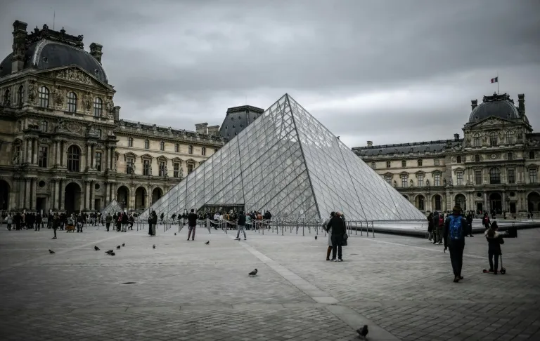 O Museu do Louvre, em Paris