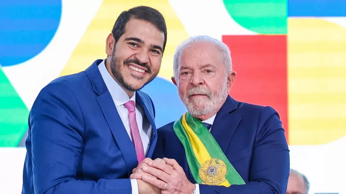 Lula ao lado de Jorge Messias, cotado para o STF