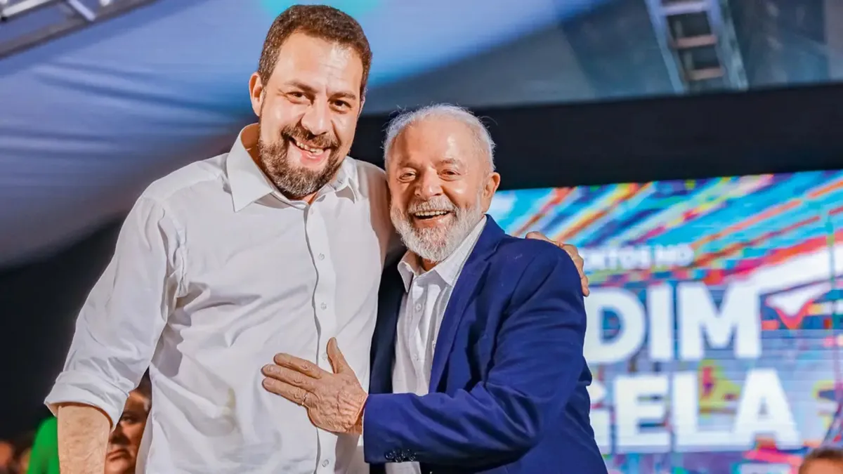Lula ao lado de Guilherme Boulos, novo ministro do governo