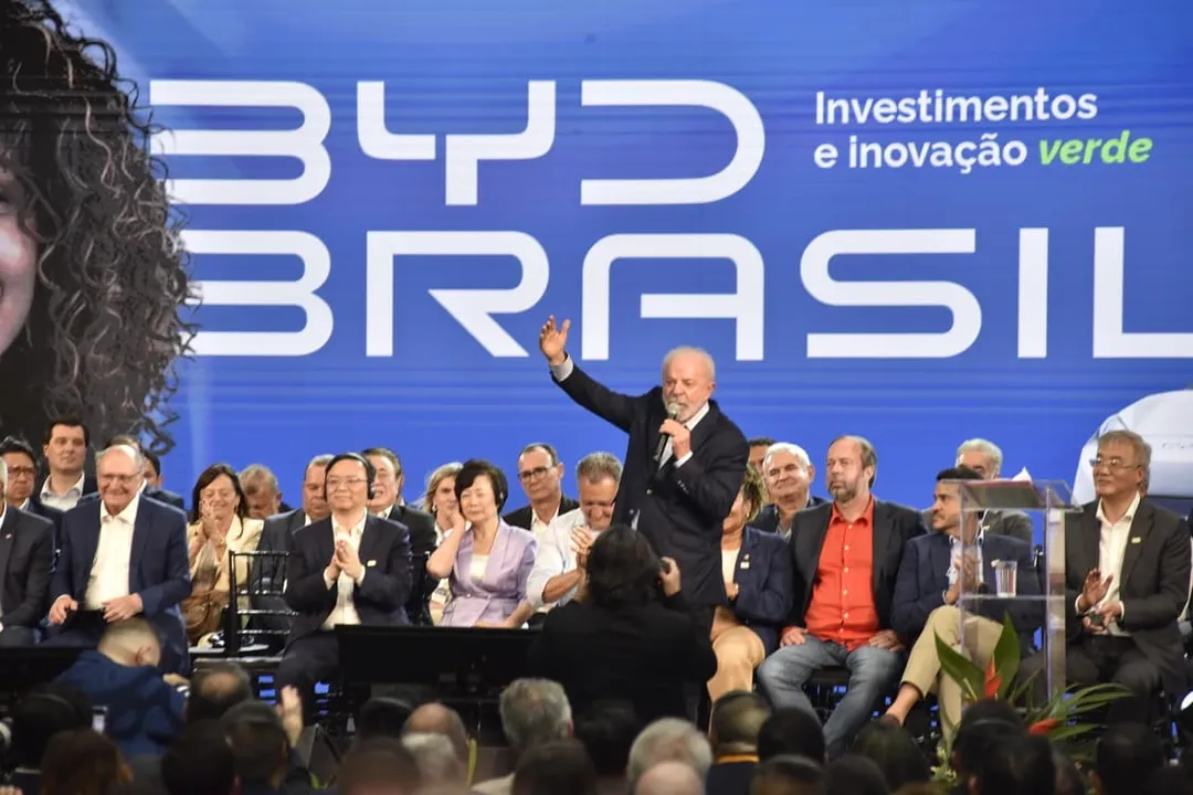 Lula disse que quem ganha muito e paga pouco precisa contribuir mais com o país